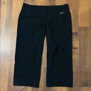 Large Women’s Nike Crop Leggings